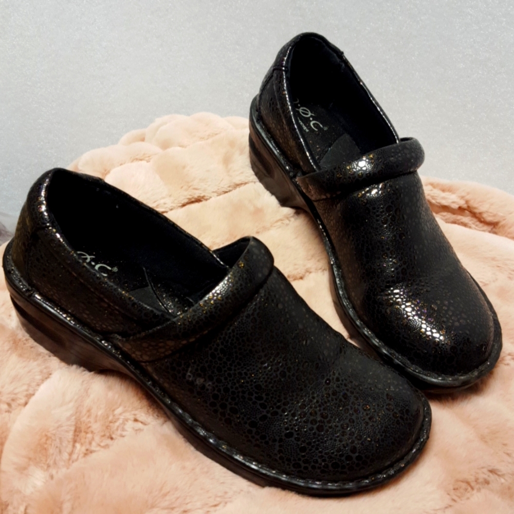 Women's B.o.c black shoes size 8